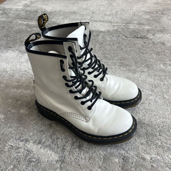 Dr. Doc Martens Boots Womens Size 9 Lace Up Combat White Leather 11821 - Picture 1 of 11